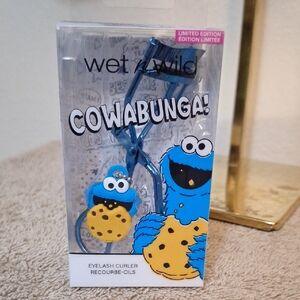 Wet n Wild Cowabunga Cookie Monster Eyelash Curler